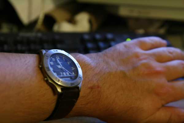 pourquoi la montre au poignet gauche